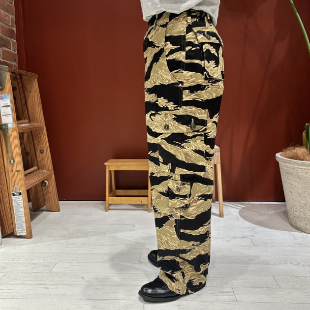 必見‼︎虎のアレ、別注GOLD TIGER STRIPE TROUSERS|ビームス 必見‼︎虎のアレ、別注GOLD TIGER STRIPE TROUSERS|ビームス