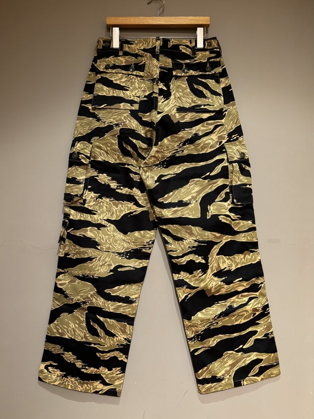 必見‼︎虎のアレ、別注GOLD TIGER STRIPE TROUSERS|ビームス 必見‼︎虎のアレ、別注GOLD TIGER STRIPE TROUSERS|ビームス