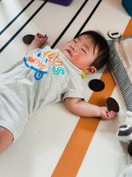 寝る子と寝ない子。