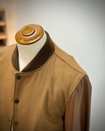 〈CINQUANTA〉24AW アワードブルゾン 新色"CAMEL"