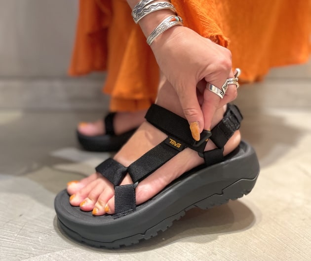 teva サンダル beams ストア