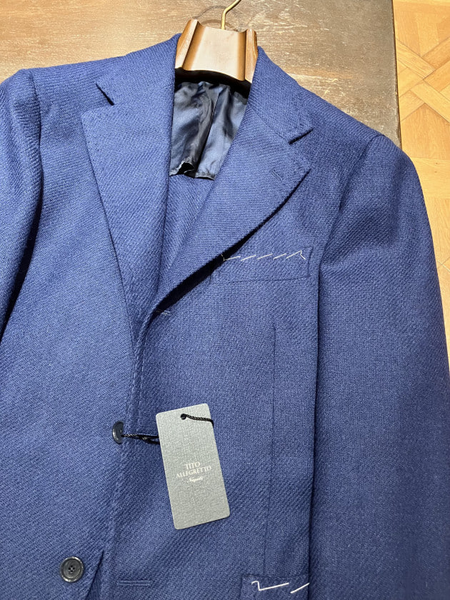 TITO ALLEGRETTO〉2024秋冬シーズンのネイビージャケットは