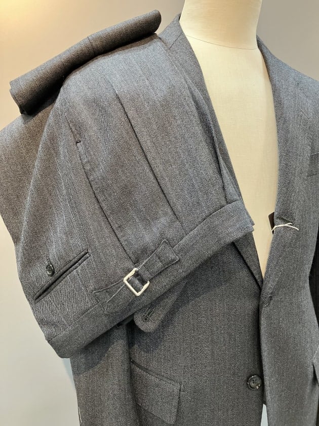 BEAMS F〉入荷が楽しみなフィレンツェモデルのスーツと着こなし