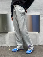 今の気分にぴったりな美シルエット、〈Champion〉別注新型パンツ！