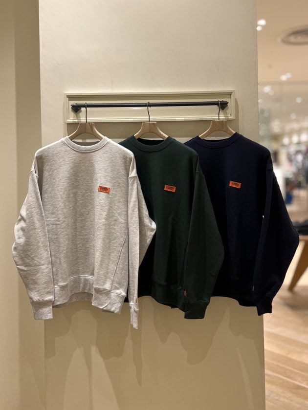 BEAMS MEN｜UNIVERSAL OVERALL * BEAMS / 別注 ロゴ スウェット