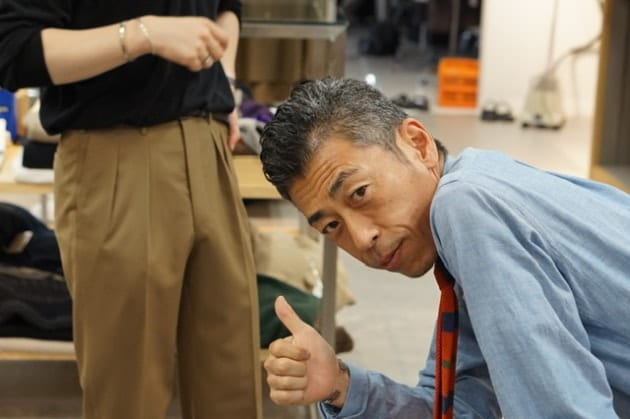 Eminento by H・Osaku＞隣のスラックスは青くみえる｜BEAMS F