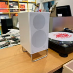 〈ELAC〉×〈Adsum〉のコラボ・スピーカー