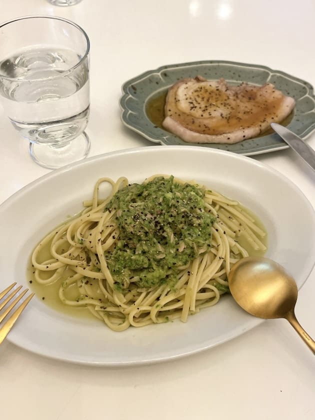 【イチオシ〈MONCLER〉ダウンベスト◎】パスタのレシピも一緒にどうぞ