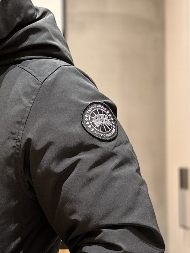 何が違う？赤ワッペンと黒ワッペン【CANADA GOOSE / Jasper