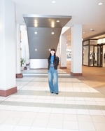 風が心地よい季節にぴったりなカジュアルシックスタイル