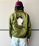 背中で語るマミタス。