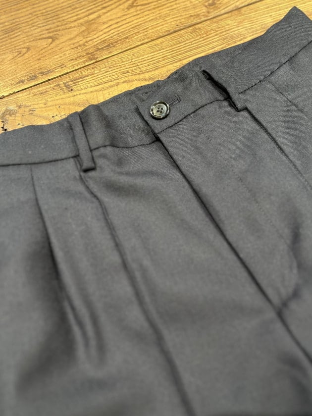 こんなパンツ、欲しかった…！新型2プリーツワイドパンツ