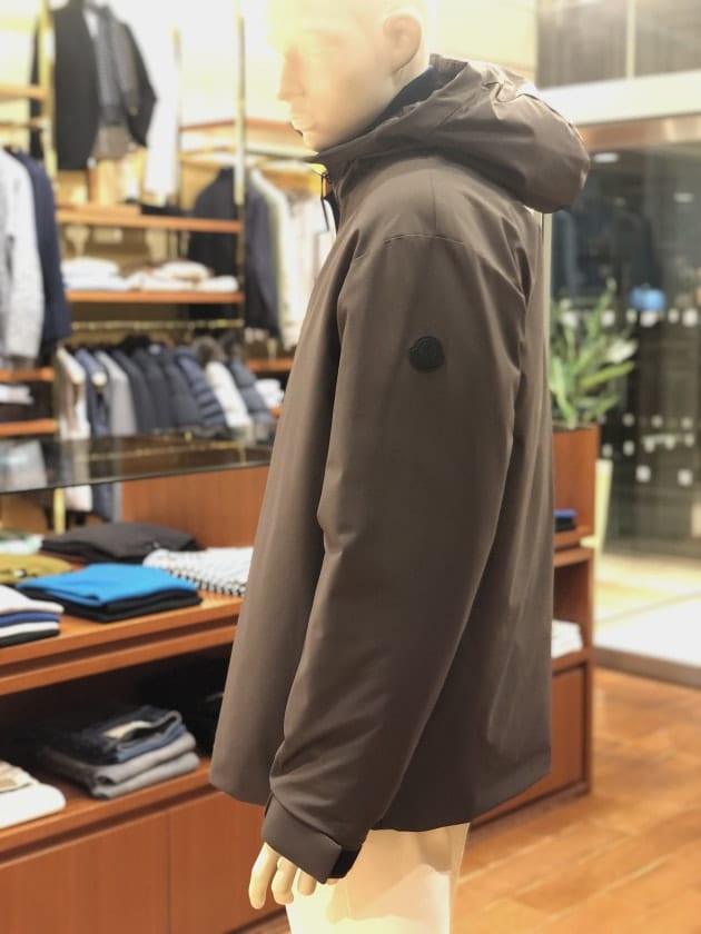 MONCLERモンクレール RIZ ショートダウンジャケット Moncler: ブラウン Riz ショート ダウンジャケット | SSENSE 日本