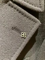 〈TAGLIATORE 〉リッチでシャープに決まる別注コートを。