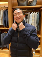 〈MONCLER〉見た目にも機能性にも優れたニットダウンカーディガンを。