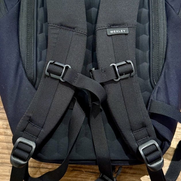 WEXLEY～コンパクトでスマートな都会派デイパックMADISON