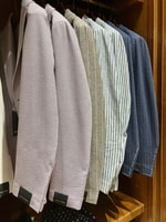 〈TAGLIATORE〉今シーズンのシアサッカージャケットはパープルをピックアップ！