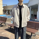 シンプルで洗練されたブルゾン