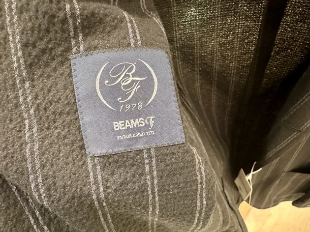 ＜BEAMS F（ビームスF）＞珍しいブラックなシアサッカー
