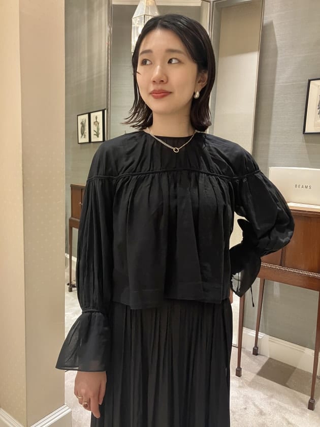〈CORCOVADO〉クールなスタッフ鈴木が着爽やかなワンピースに替えたら…。