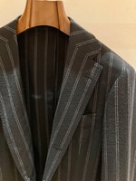 〈BEAMS F〉夏でも大人っぽく快適に涼しく着れるストライプジャケットを。