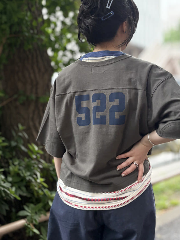 新型！唯一無二なフットボールTシャツ