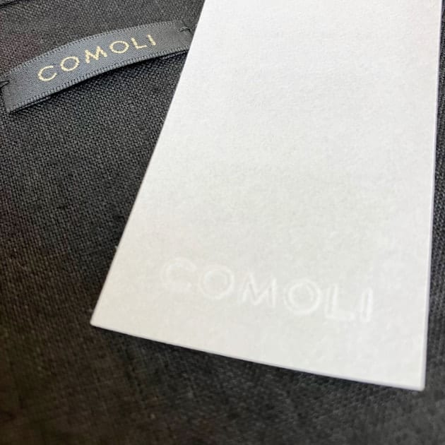 COMOLI…タイムレスな魅力を纏う