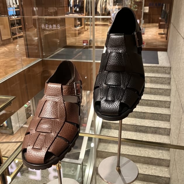 最近人気のサンダル〈Paraboot〉