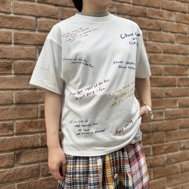 温もりのあるハンドライティングTシャツをご紹介