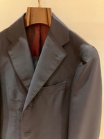 〈Stile Latino〉オーセンティックなネイビースーツがお得にお買い求め頂けますよ！