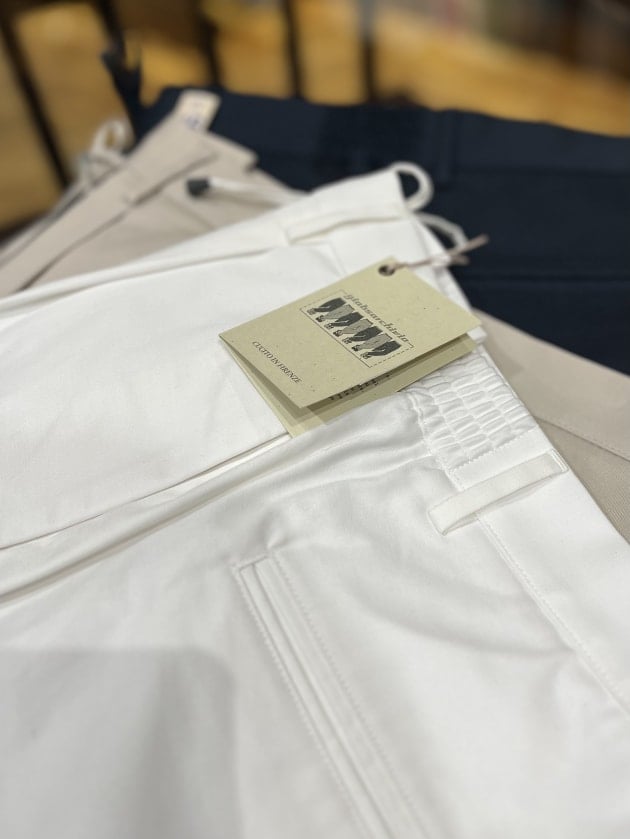 大人っぽく着こなしたいショーツ。〈giabsarchivio〉
