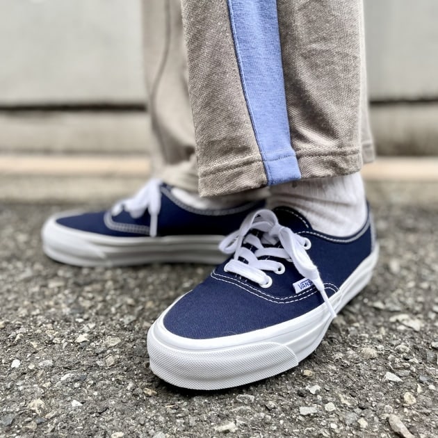 ＜VANS＞PREMIUM AUTHENTIC 44！夏らしいNAVYが入荷！♡