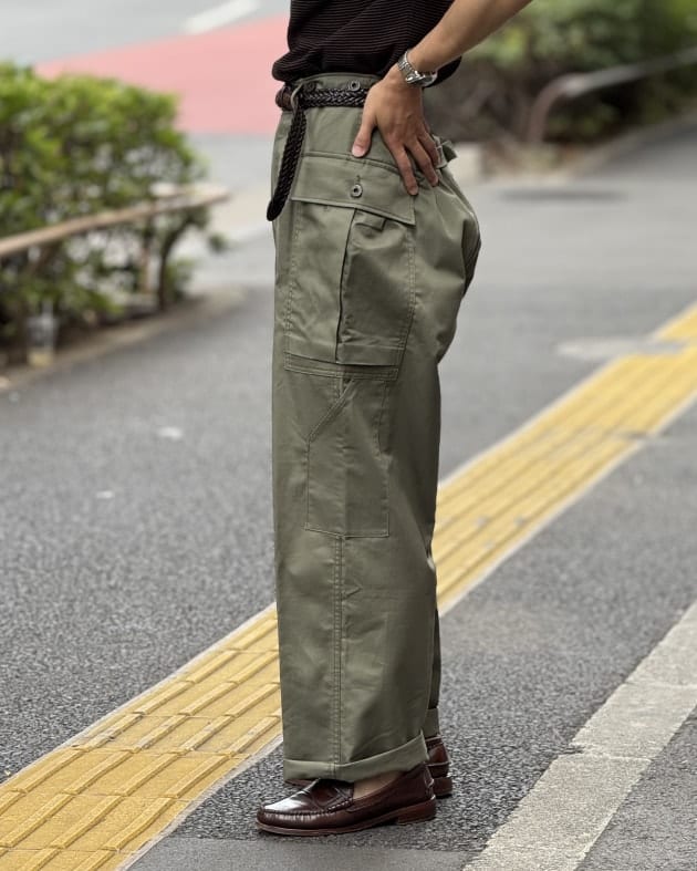 艶っぽく履けるミリタリーパンツが欲しい