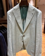 涼しげな色のジャケット〈TAGLIATORE〉
