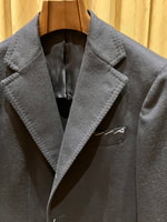 〈TITO ALLEGRETTO〉シルバーメタルボタンの新作ブレザーが入荷して参りました！