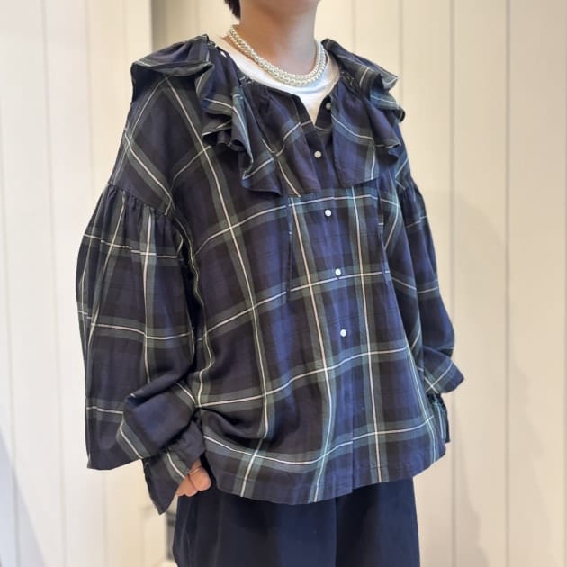 一枚で主役級！チェック フリルカラー シャツご紹介