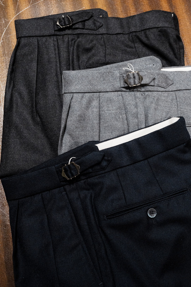 G.T.A エリック 2プリーツ サイドアジャスタースラックス Amazon | [ビームスエフ] パンツ GTA 別注 HERRICK サキソニー