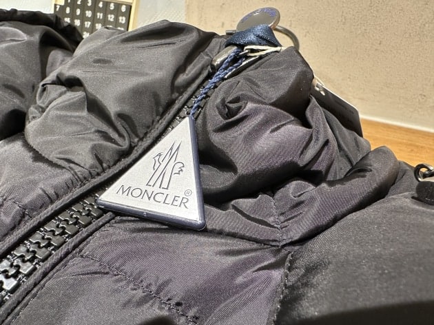 ＜MONCLER（モンクレール）＞光ってない1着