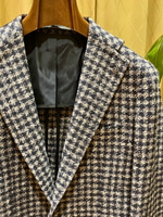 〈TAGLIATORE〉懐かしさと新しさがミックスされたチェックジャケット。