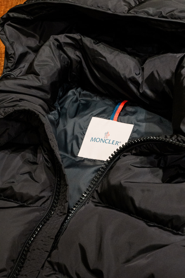 MONCLER＞MAYA ダウンジャケット。ブランドを象徴する不朽の名品