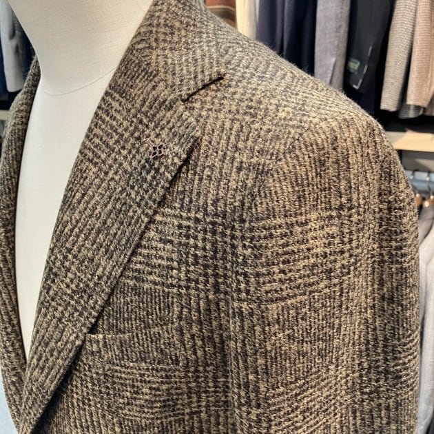 六本木ヒルズ限定ツイード のスーツ 上質なスーツを決め込んだ日。 良いスーツが一着欲しいお年頃