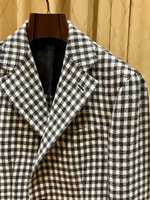 〈TITO ALLEGRETTO〉よく見ると実はグレーなブロックチェックジャケットを。