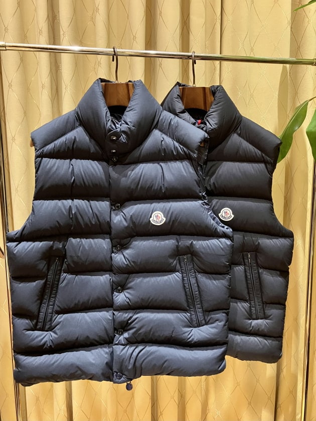 MONCLER〉こちらもオススメしたいダウンベストのTIBB