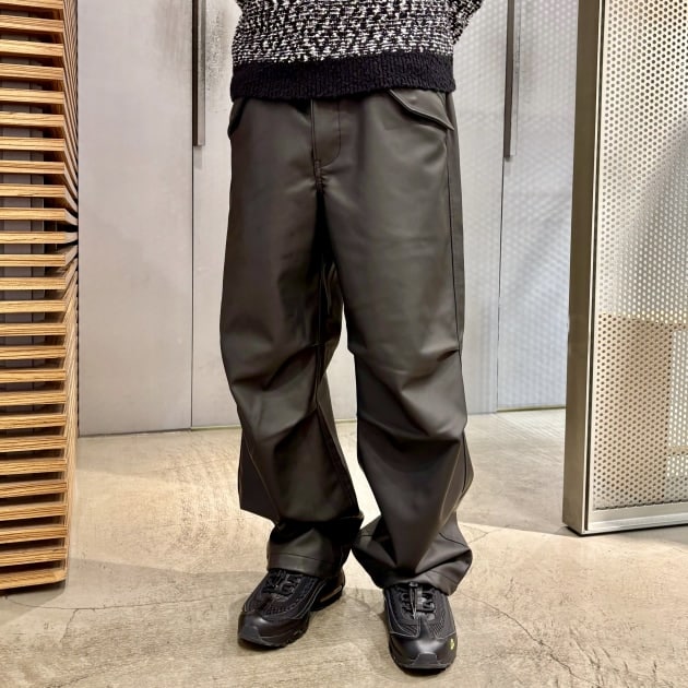 ご紹介させて下さい。秋冬の新定番、BEAMSのフェイクレザーオーバー