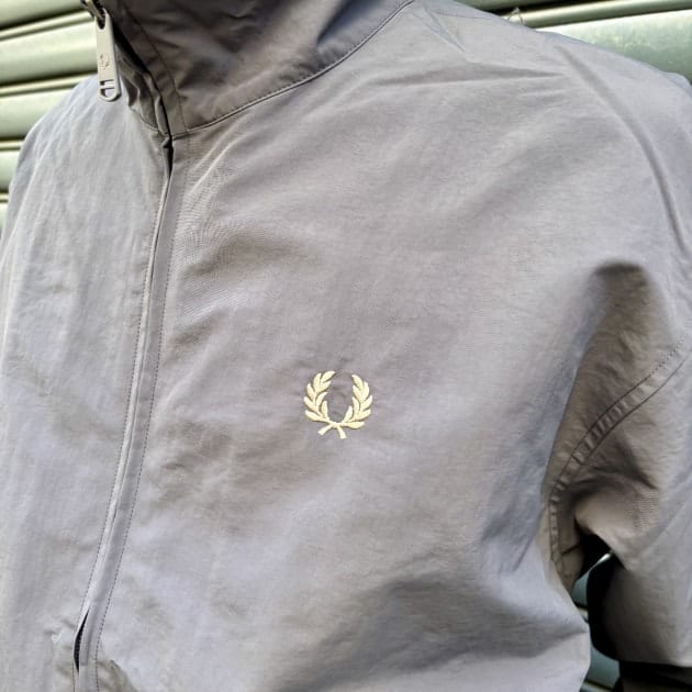 ご紹介させて下さい。シンプルを極めるFRED PERRY × BEAMS別注で楽しむ