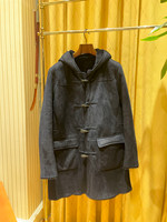 〈ALTACRUNA（アルタクルーナ）〉のスエードムートンダッフルコート