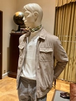 〈Doriani〉ラグジュアリーな雰囲気のスエードジップジャケットでポイントバック？