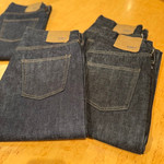 ＜BEAMS F＞オリジナルブラックジーンズ