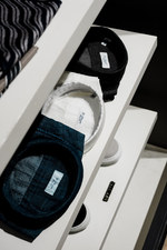 ＜G. Picone（ガエターノ・ピコーネ）＞襟のロールで差がつく。ナポリ仕立ての色気を纏うデニムシャツ。