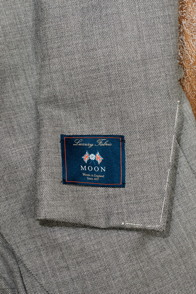 BEAMS F＞MOONシャークスキン｜英国クラシックを纏う、気になるライト